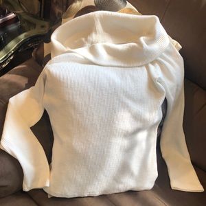 🌟Women’s white ribbed fitted open neck sweater